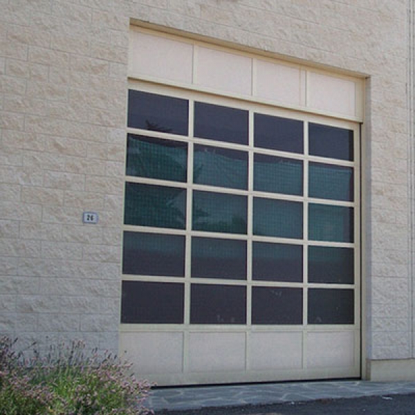 Sklo a hlin&iacute;k_perfor&aacute;cie a mriežky